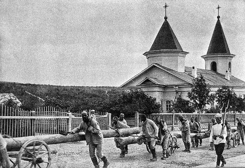 каторжане строят один из сибирских городов (фото конца 19 века)