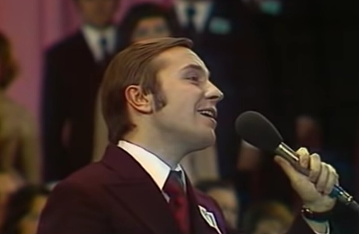 Кто 1 исполнил песню. Пассажир с экватора 1968. Песня которую исполняет один солист. Кто 1 исполнил песню. Кто 1 исполнил песню.