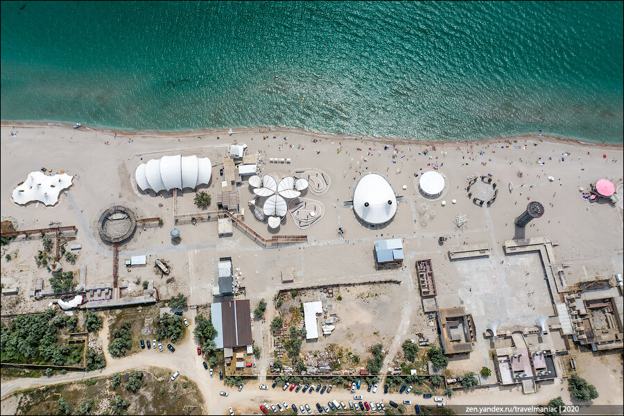 Казантип 2023. Казантип крым 1998. Казантип поповка желтые чемоданы. Евпатория 2023. Казантип сейчас 2023.