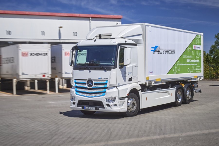 DB Schenker продолжает тестировать электрические грузовики разных марок