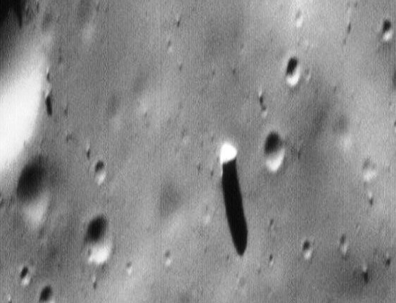 Фотография «монолита» АМС Mars Global Surveyor