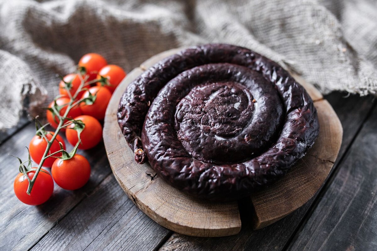 Кровяная колбаса. Если вас не мутит от этого фото, но тошнит от вкуса устриц, с вами серьезно что-то не так. Фото из открытых источников.