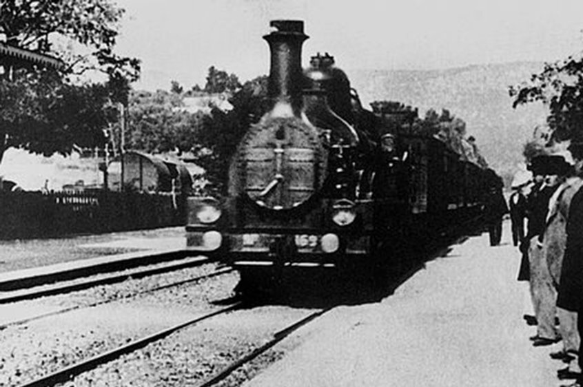 Прибытие поезда на вокзал Ла Сьоты