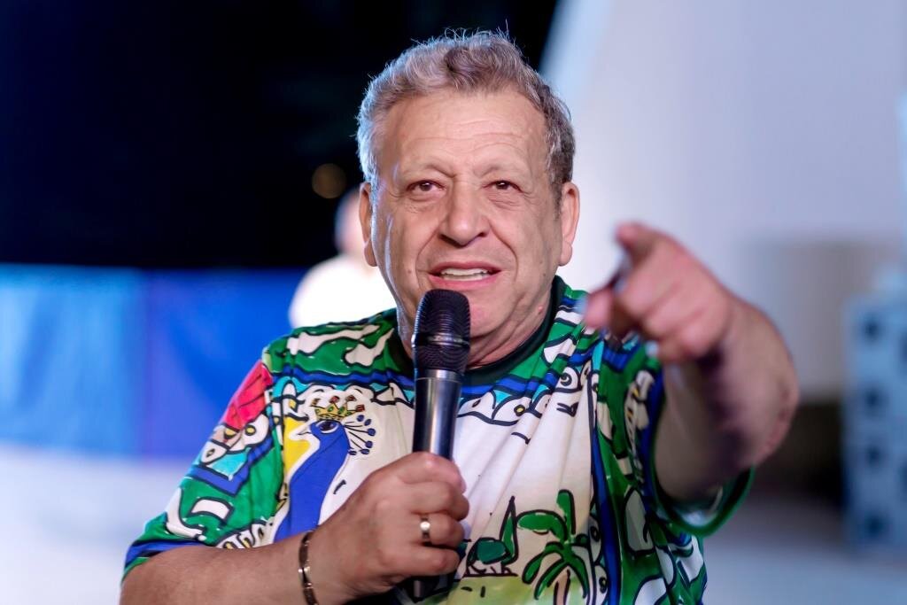 Борис Грачевский во время свого выступления во Всероссийском детском центре "Орленок" 