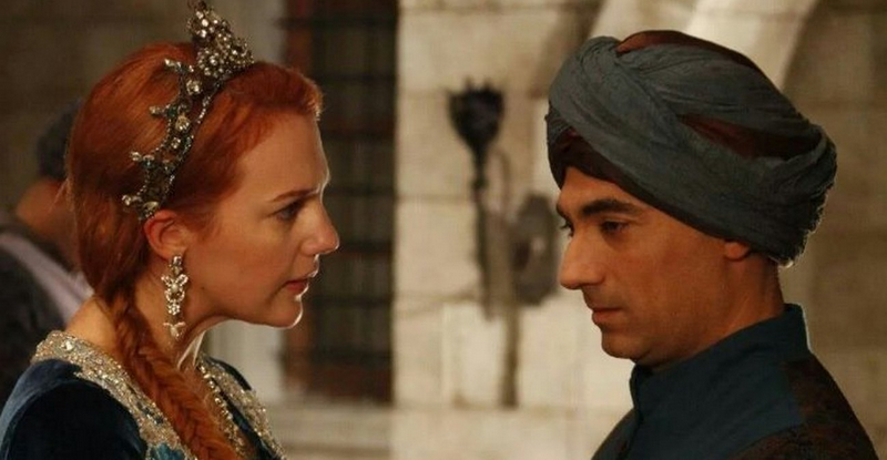 Роль советника Хюррем - евнуха Сюмбюль-аги сыграл актёр Селим Байрактар