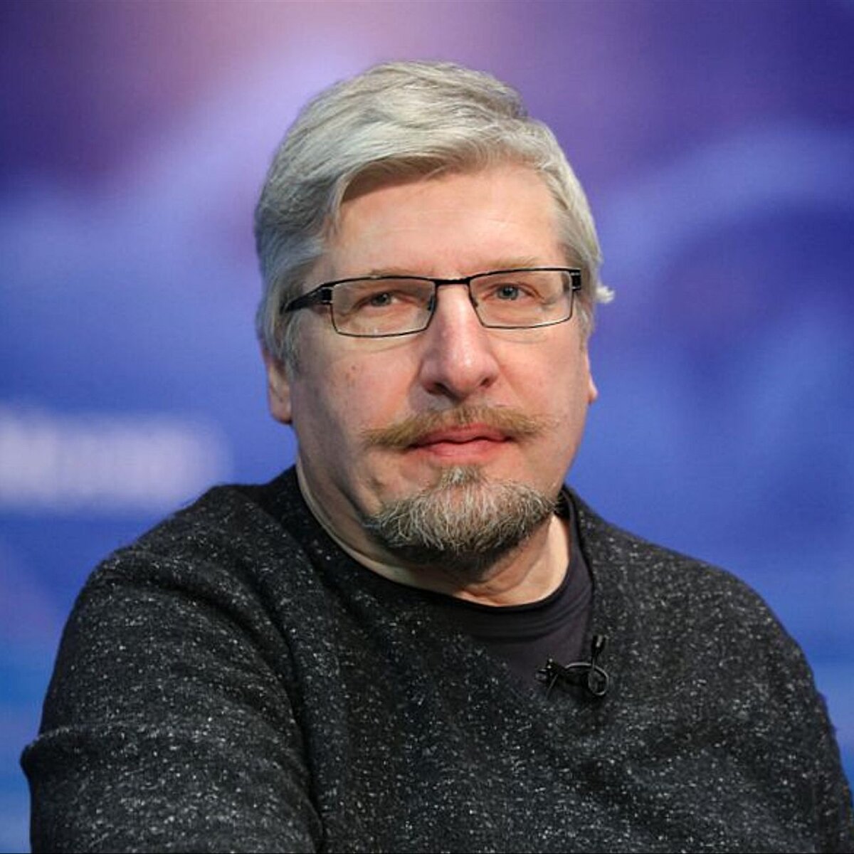 Профессор Савельев.