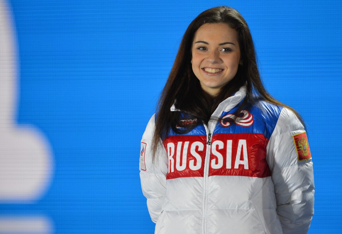 Спортсменки фигуристка. Аделина Сотникова. Аделина Сотникова фигуристка. Сотникова Олимпийская чемпионка. Фигуристка Олимпийская чемпионка Сочи 2014 Аделина Сотникова.