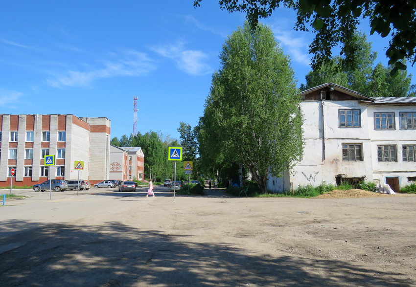 Город красновишерск пермский. Город Красновишерск Пермский край. Гостиница Вишера Красновишерск. Красновишерск фонтан Ветлан Полюд. Советская улица 13 Красновишерск.