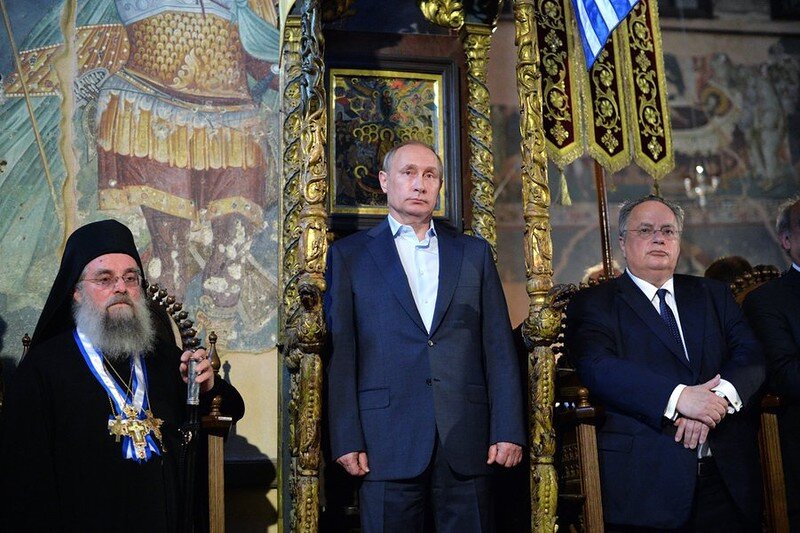 Путин на Афоне во время молебна
