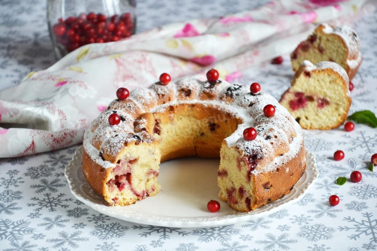 Кекс с брусникой