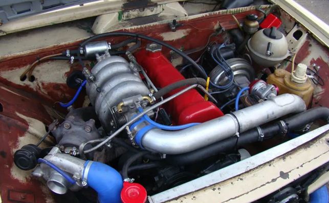 Установленный турбонаддув на обычных Жигулях. Изображение взято для наглядности из сервиса Яндекс.Картинки