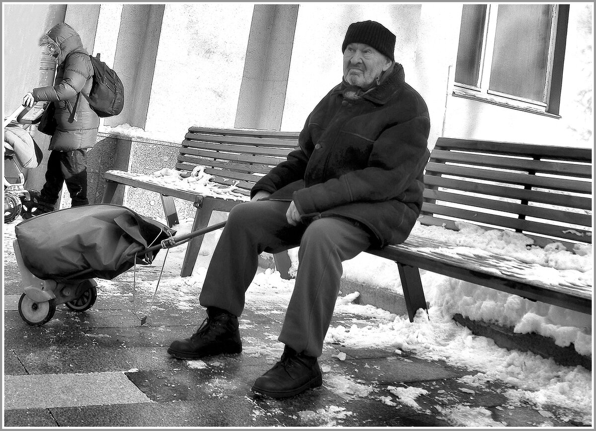 Человек бежит по жизни, не жалея ног. ДОМ - РАБОТА, ДОМ - РАБОТА, отбывая срок.....ВЫходные - передышка, отпуск, как привал. СТАРОСТЬ, ПЕНСИЯ, ОДЫШКА :(  А КУДА БЕЖАЛ.....?