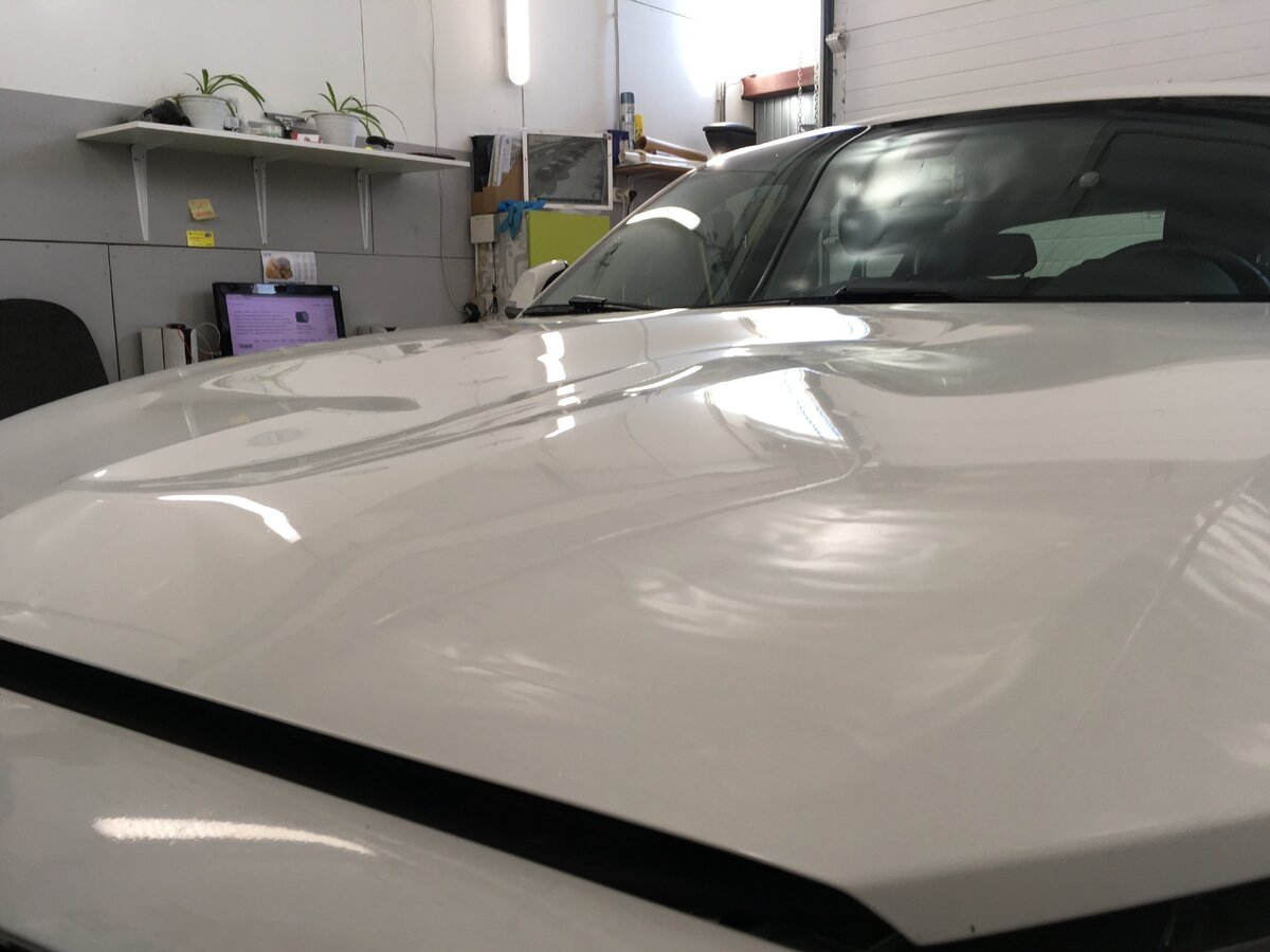 Вмятина на капоте