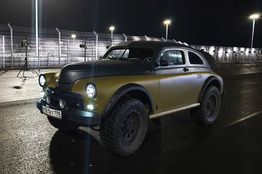 О том, что это ранее был ГАЗ-М20 «Победа» напоминает разве что кузов