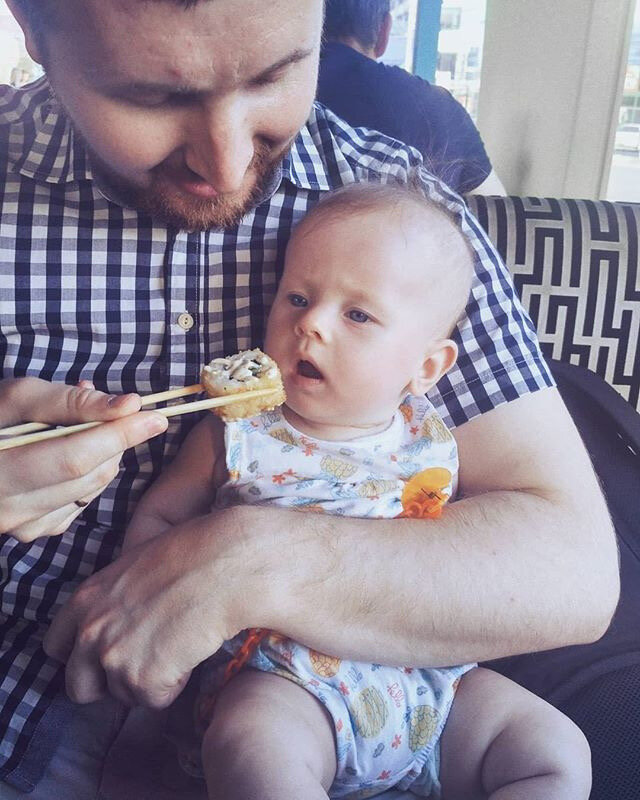 Фото для прикола, суши ребёнок не ел!