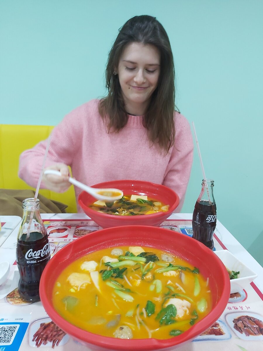 Суп, ингредиенты которого набираешь сам (овощи, мясо, бульон, степень остроты)