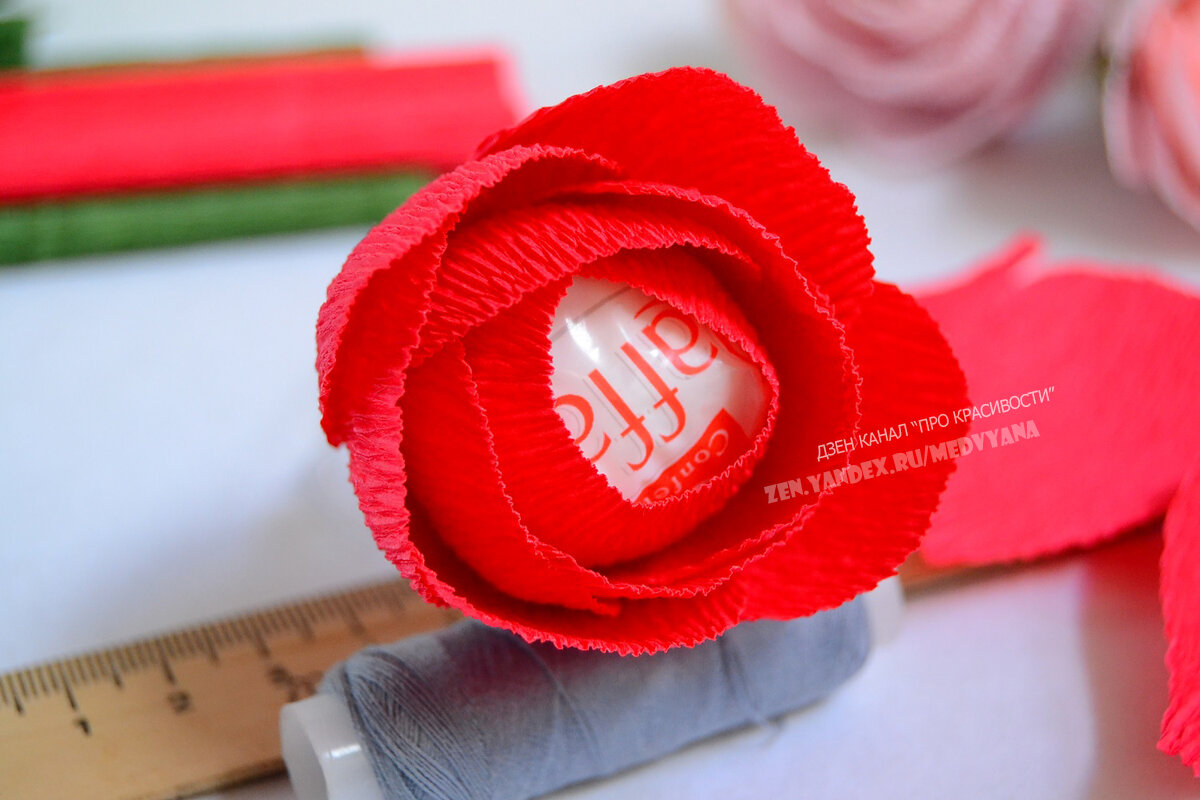 ПРОСТЫЕ розы из гофрированной бумаги / 8 МАРТА / DIY Rose of corrugated paper