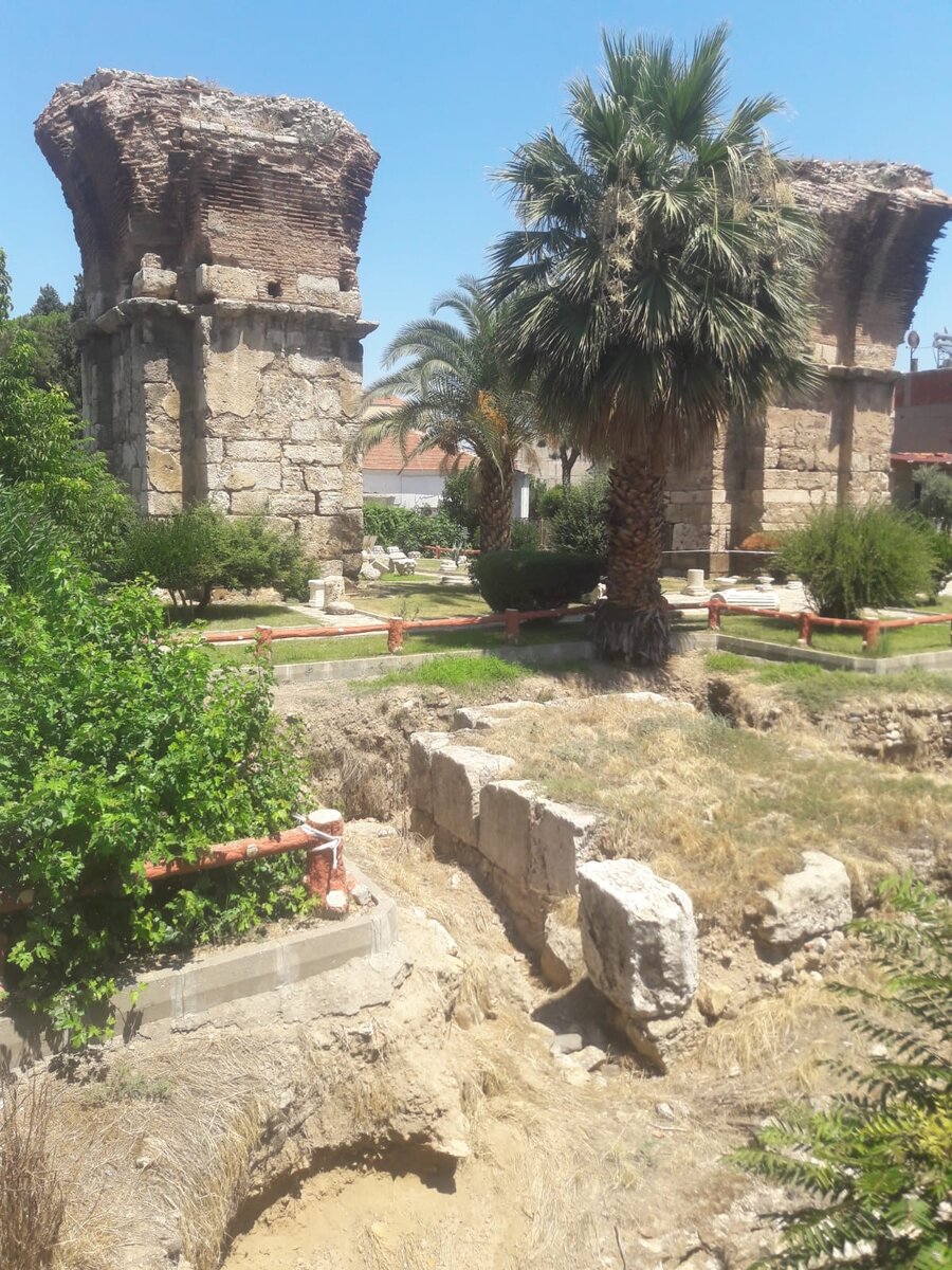 Руины древней церкви. Фото автора.