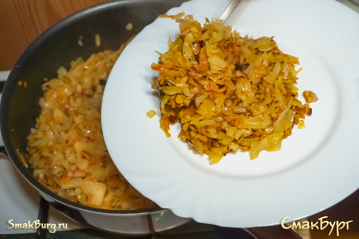 Пикантная тушеная капуста с мясом - готовим просто, вкусно и ароматно |  СмакБург | Дзен