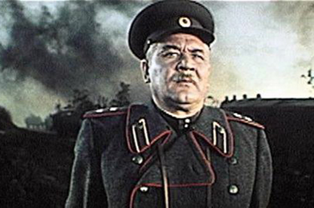 Б.Ф. Андреев в роли генерала Глазунова. 