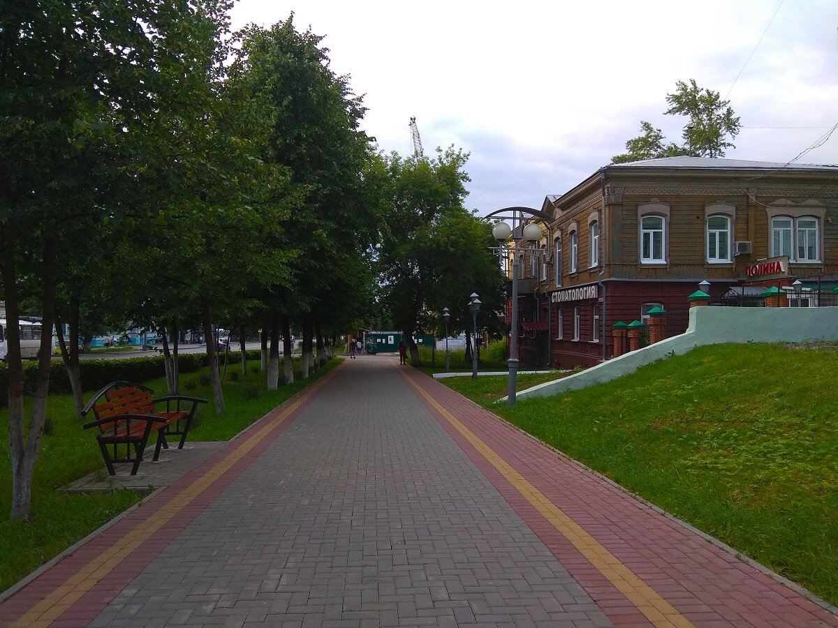 Сегодня гуляю и целый день думаю о нашей первой встрече. Так волнительно.