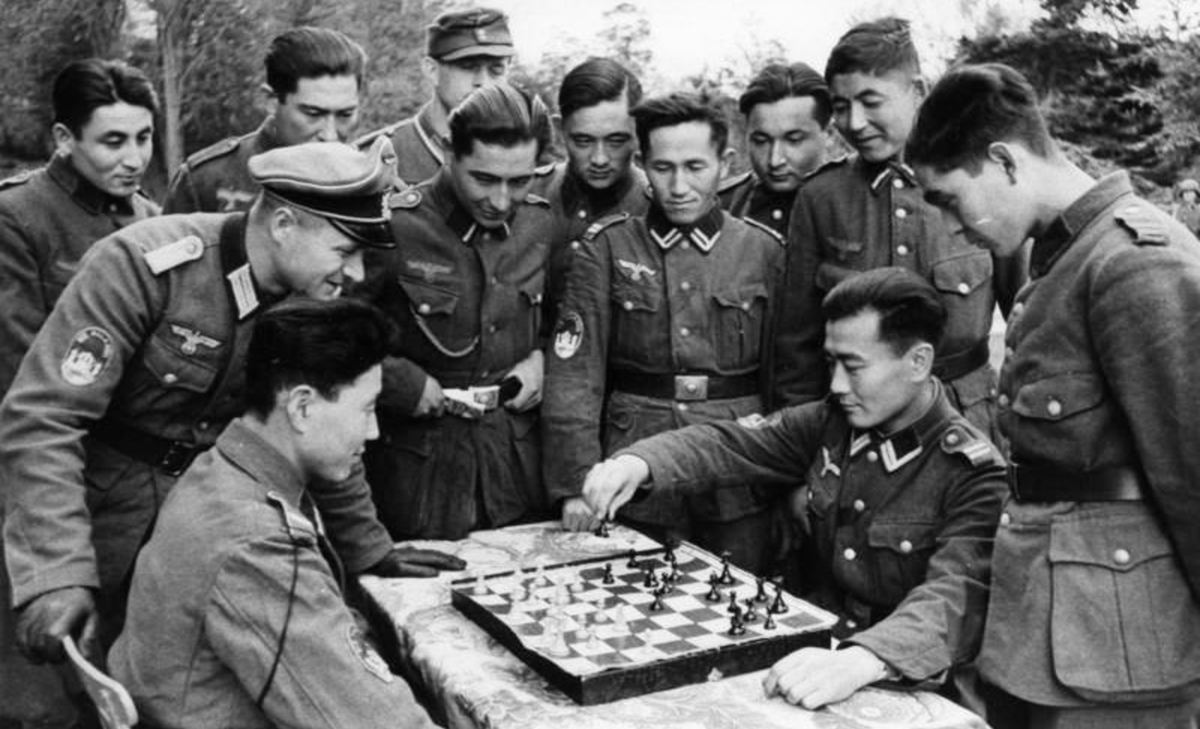 Солдаты Туркестанского легиона. Польша, 1942 г. 