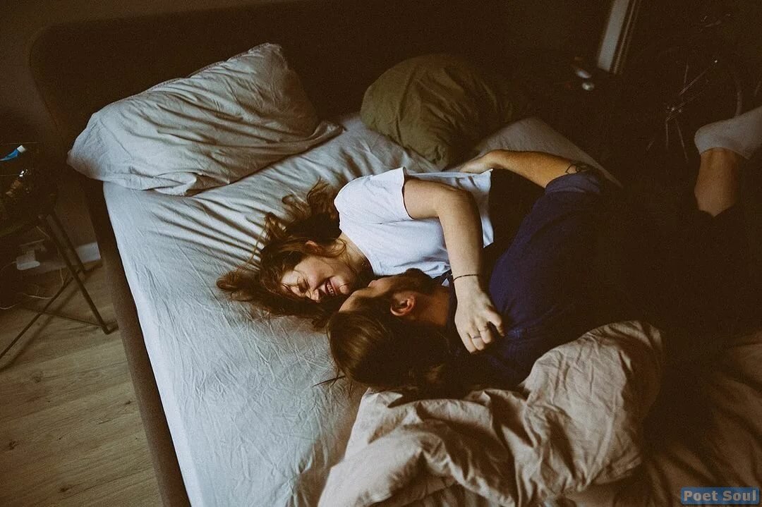 Я без масок, вранья и одежд...