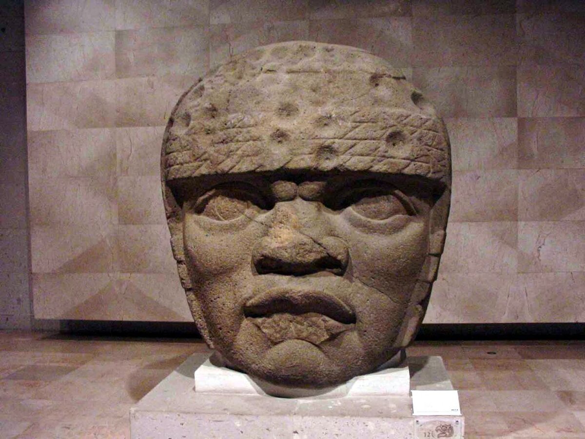 ольмекская голова 1200-900 до н.э.