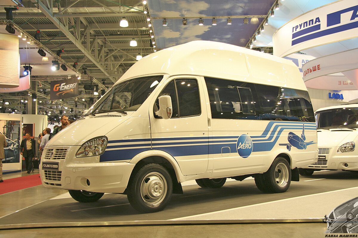 Опытный образец «луидоровского» автобуса с высокой крышей впервые показали на выставке MIMS-2010, причем в варианте c VIP-салоном для служебных перевозок. Сертифицирована в то время машина еще не была и никакого собственного индекса не имела (фото Н.Маркова)