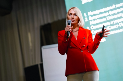Марина Груздева – директор BREAD Agency – участник клуба, а с 2021 года ещё и спикер.