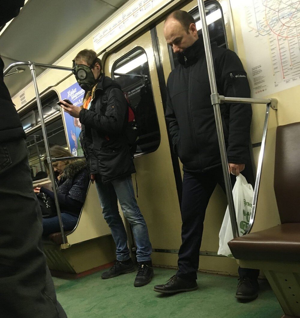 Москвичи в метро