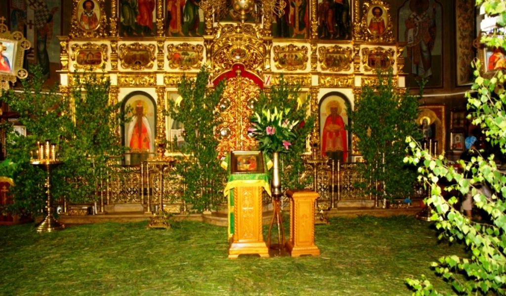 Троица. Убранство храма.