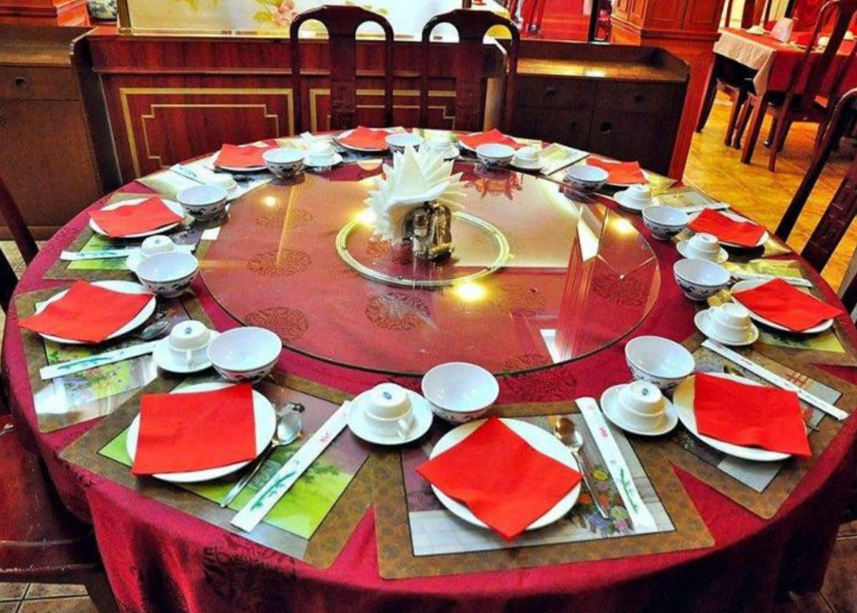 стеклянная часть в середине вращается