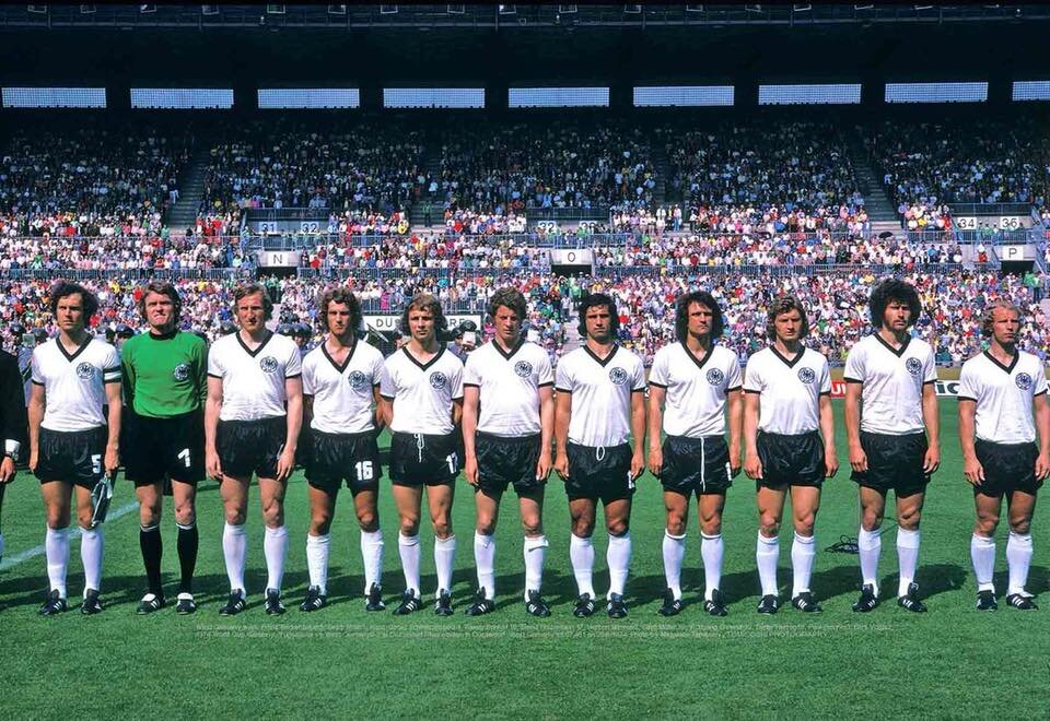 Сборная ФРГ перед матчем Чемпионата Мира-1974, против сборной Югославии