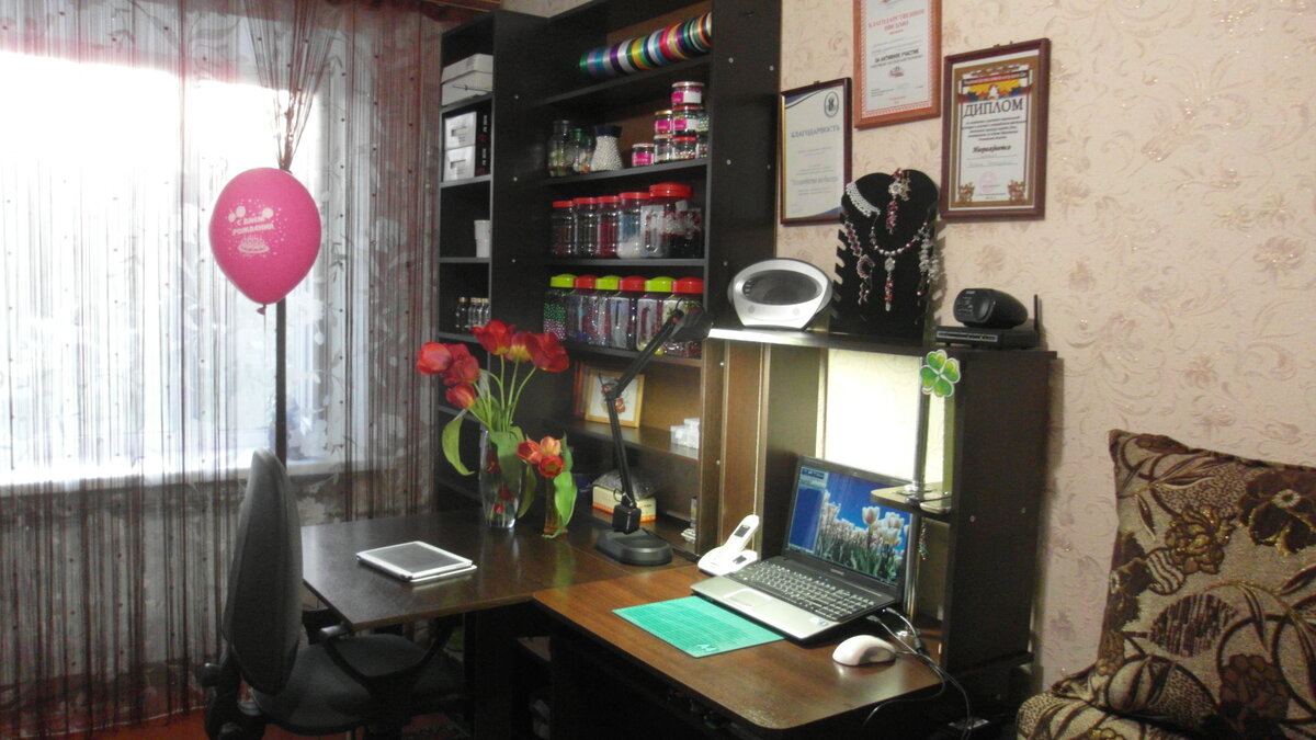 Начало обустройства рабочего уголка в комнате