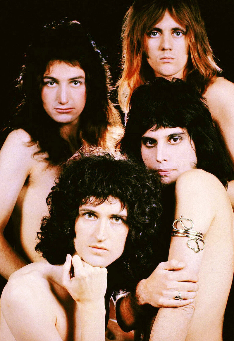 https://fuckyeahmercury.tumblr.com/post/99393362764/queen-photo-by-mick-rock