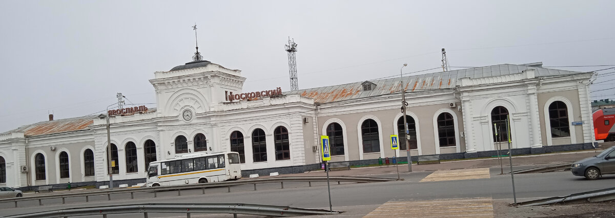 Вид с площади Подвойского. Фото автора, 16 апреля 2022г.
