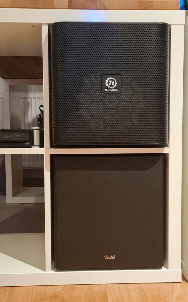 Thermaltake V21 корпус.