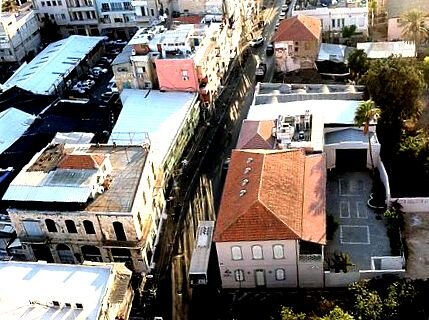 Бывший ночной клуб и кафе с террасой на панораме района