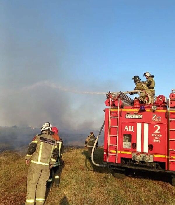 Burned again. Пожар в Ростовской области. Пожары в Азовском районе в 2022. Пожар травы. Основы тушения ландшафтных пожаров.