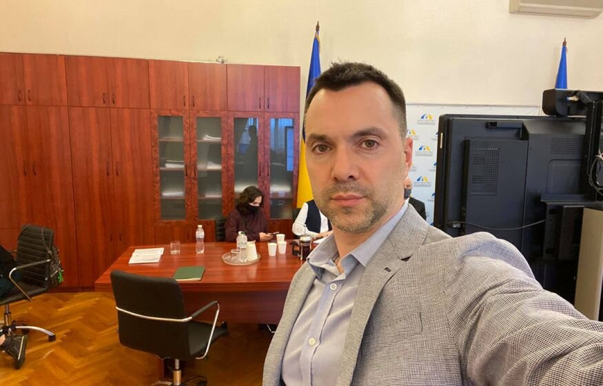    «Символический удар»: Арестович признал, что с возможностями Украины можно только «поцарапать» Крымский мост