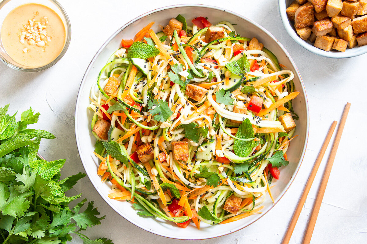Салат с корейской морковью, курицей и болгарским перцем - 8 пошаговых фото в рецепте