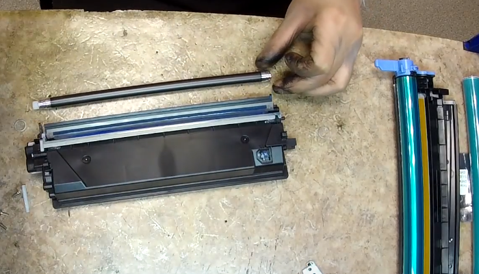 Фото 77. Устанавливаем обратно пружинки, которые мы снимали на фото 7