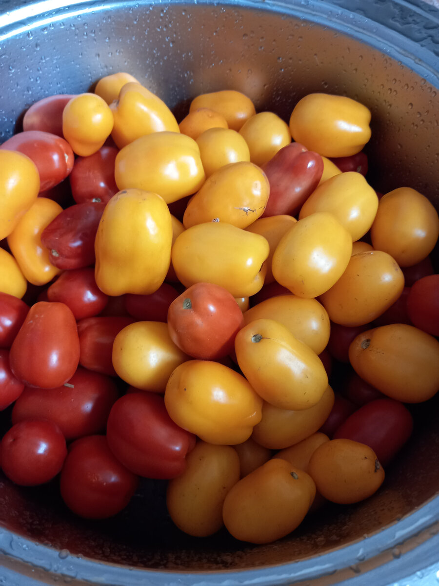 Чем более одинаковыми будут по консистенции помидорки, тем равномернее они будут сохнуть