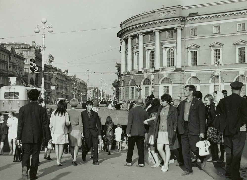  Люсьена Овчинникова очень боялась сниматься в этом фильме. И все из - за Олега Ефремова. Она робела перед ним, ведь он — Ефремов! Тот самый Ефремов, который основал "Современник"!-11