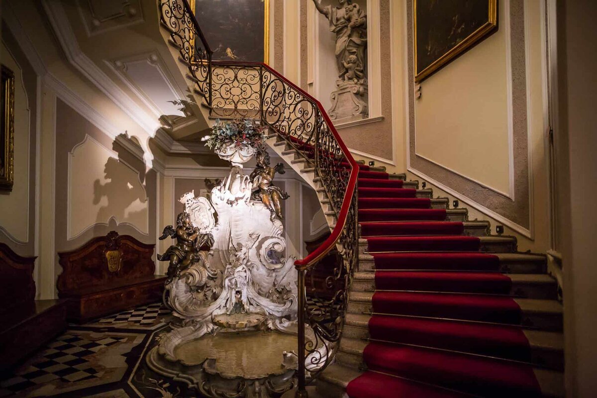 Интерьер музея Польди-Пеццоли в Милане