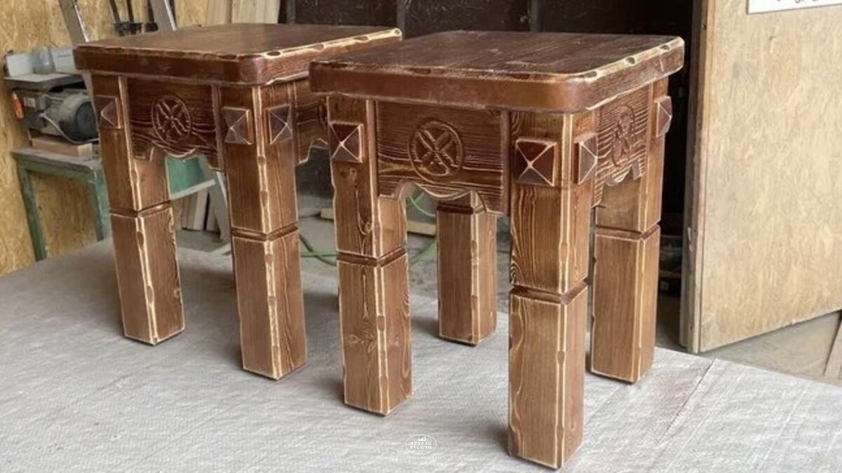 Деревянный табуретки из массива сосны, коллекция "Белоозёрская"..