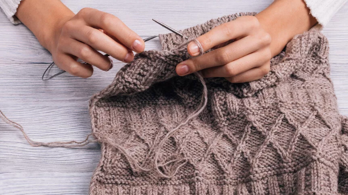 Так должен проходить день мастера, вяжущего на заказ. Фото из интернет источников.