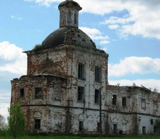 Храм в ясную погоду.