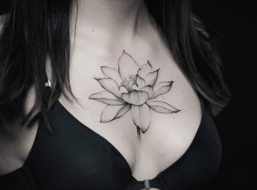 Тату : лотос
Стиль : графика 
